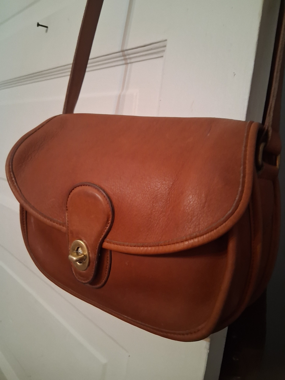 Coach Blast From The Past So Cute Brown Leather Turn-Lock Crossbody Bag ( USA) - Picture 3 of 13